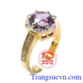 Nhẫn Nữ Thạch Anh Tím Trẻ Trung chất lượng cao. Nhẫn Nữ Thạch Anh Tím Trẻ Trung với thiết kế tinh tế tỷ mỉ kết hợp thạch anh tím thiên nhiên mang lại vẻ đẹp sang trọng quý phái cho nữ tôn lên được vẻ đẹp đeo hợp thời trang hợp mệnh hợp phong thủy mang lại