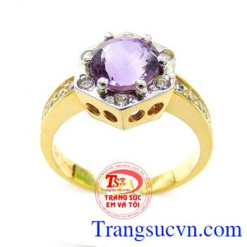 Nhẫn Nữ Thạch Anh Tím Trẻ Trung chất lượng cao. Nhẫn Nữ Thạch Anh Tím Trẻ Trung với thiết kế tinh tế tỷ mỉ kết hợp thạch anh tím thiên nhiên mang lại vẻ đẹp sang trọng quý phái cho nữ tôn lên được vẻ đẹp đeo hợp thời trang hợp mệnh hợp phong thủy mang lại