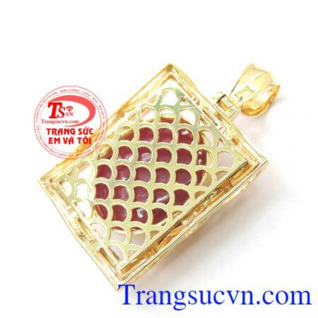 Mặt dây chuyền nam chạm khắc vàng 14k sáng bóng đảm bảo chất lượng hợp thời trang, sang trọng và phong thủy