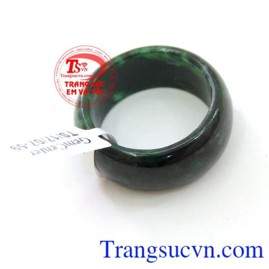 Nhẫn phỉ thúy hoàng cung