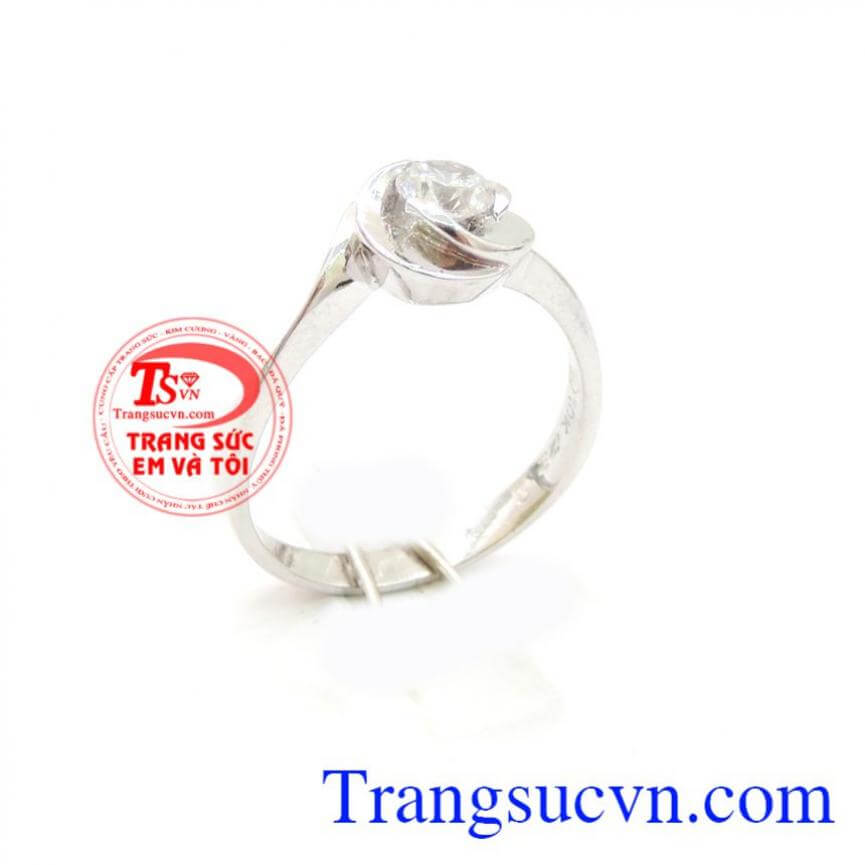 Nhẫn nữ hoa hồng cầu hôn