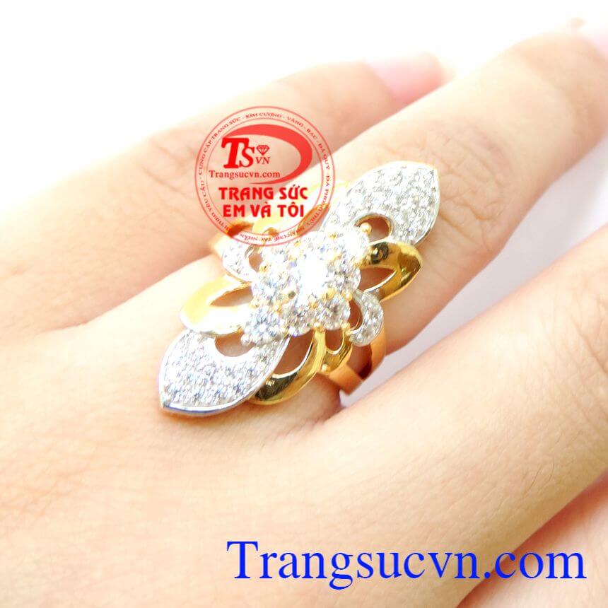 Nhẫn nữ vàng tây được thiết kế tinh tế. Đeo xinh trên ngón tay đeo nhẫn . Sản phẩm uy tín chất lượng bảo hành 6 tháng giao hàng toàn quốc.