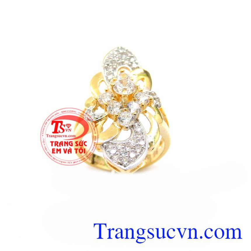 Nhẫn nữ vàng tây được thiết kế tinh tế. Đeo xinh trên ngón tay đeo nhẫn . Sản phẩm uy tín chất lượng bảo hành 6 tháng giao hàng toàn quốc.