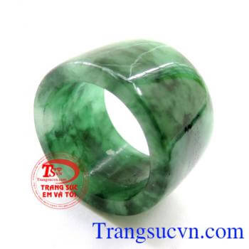 Chiếc Nhẫn Jadeite Sơn Thủy