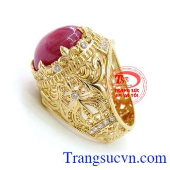 Ruby thiên nhiên chuẩn chất lượng, hợp với tất cả các mệnh, đặc biệt là mệnh Hỏa và Thổ. Nhẫn nam vàng 14k thiết kế lộng lẫy theo kiểu dáng hoàng cung sang trọng. Nhẫn nam đẹp, sản phẩm giao hàng toàn quốc.