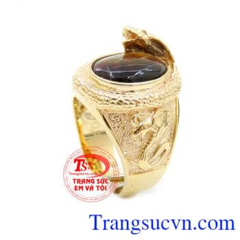 Khi nhìn vào opal, các thầy pháp Ấn Độ hồi tưởng lại những hóa thân của mình trước kia. Opal là biểu tượng của hạnh phúc, hy vọng và tình yêu trìu mến dịu dàng