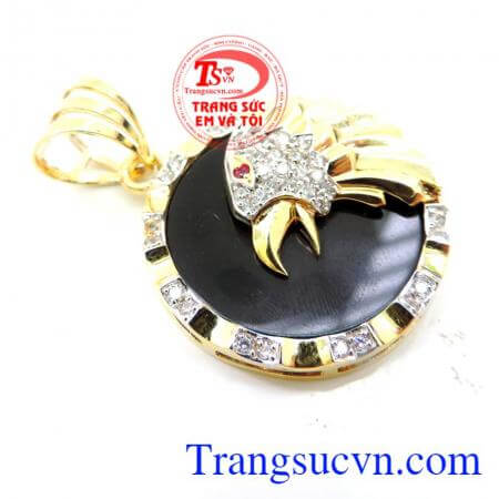 Tôn nên vẻ đẹp đầy nam tính, mạnh mẽ nơi bờ ngực săn chắc của người đàn ông