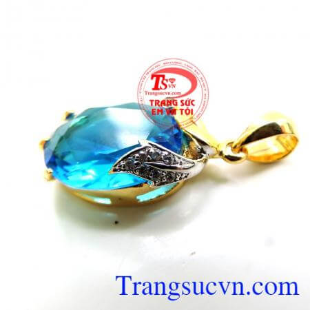 Mặt dây chuyền sẽ giúp cho chiếc dây chuyền của bạn thêm ấn tượng.