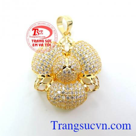 Mặt nữ hoa to kiều diễm.