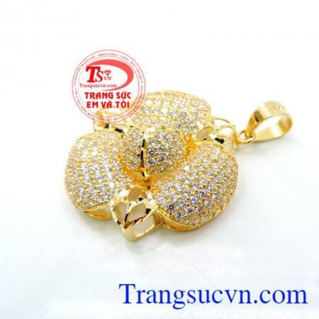 Mặt nữ hoa to kiều diễm.
