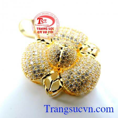 Chế tác tinh xảo,thiết kế độc đáo,đem đến sự hài lòng cho quý khách hàng. Mặt nữ hoa to kiều diễm.