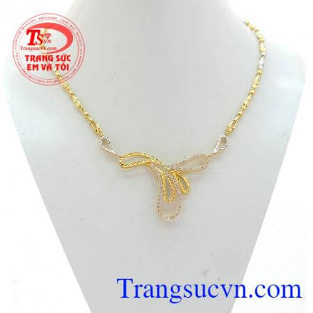 Kiềng vàng duyên dáng, Chiếc kiềng vàng tây 10k thiết kế đường nét nhẹ nhàng cho phái nữ tôn lên vẻ đẹp duyên dáng và đậm chất Á Đông. 