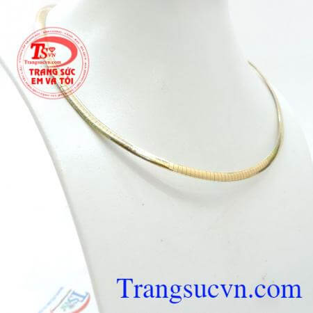 Chiếc kiềng vàng thời trang là món quà ý nghĩa nghĩa cho các bà, các mẹ.