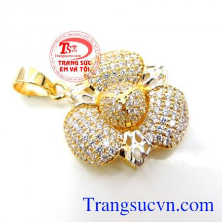Mặt nữ hoa tai diễm lệ