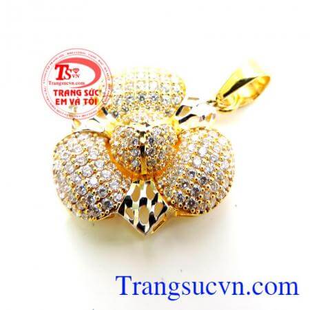 Mặt nữ hoa tai diễm lệ