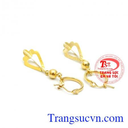 Với những có gái có khuôn mặt dài bạn nên chọn hoa tai dáng ngắn và có kích thước to một chút sẽ giúp khuôn mặt đầy đặn hơn.