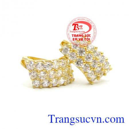 Bông tai tình yêu vĩnh hằng.