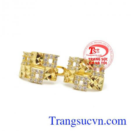 Bông tai cô nàng sáng giá.Món quà bạn tặng vừa vặn và đúng sở thích sẽ làm cho cô ấy rất hạnh phúc vì trong mắt cô ấy bạn luôn là người hiểu, lo lắng và chăm sóc cho cô ấy.