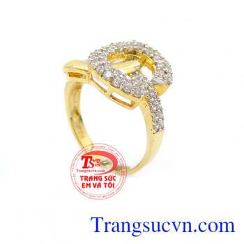 Nhẫn nữ vàng tây được thiết kế tinh tế. Đeo xinh trên ngón tay đeo nhẫn . Sản phẩm uy tín chất lượng bảo hành 6 tháng giao hàng toàn quốc.