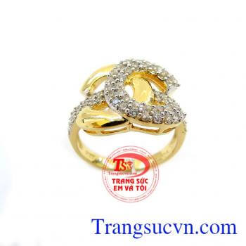 Nhẫn Chanel Gắn Đá Xinh chất lượng vàng đảm bảo mẫu mã đẹp. Nhẫn Chanel Gắn Đá Xinh, nhẫn nữ vàng tây , nhẫn nữ hàng hiệu