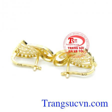 Trang sức là một trong những món quà rất dễ tặng nhưng không phải ai cũng có chọn lựa đúng. Bông tai diễm mỹ tuyệt luân.