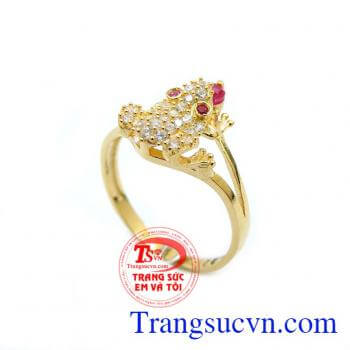 Chiếc Nhẫn Cóc Ngậm Đá Đỏ Đẹp chất lượng cao. Chiếc Nhẫn Cóc Ngậm Đá Đỏ Đẹp, nhẫn nữ vàng tây, nhẫn nữ đẹp