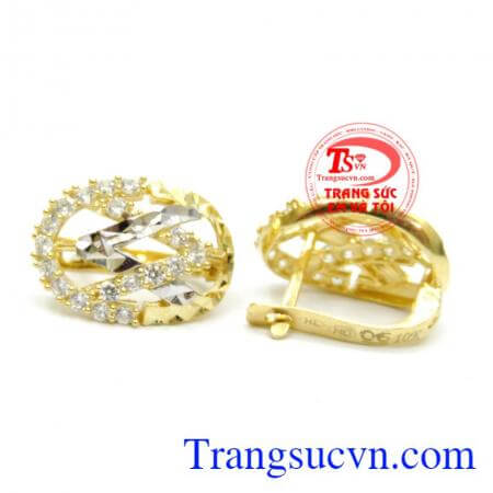 Nhưng đối với những cô gái có tính cách nữ tính nhẹ nhàng thì mẫu hoa tai nên chọn mang những họa tiết dễ thương, ngộ nghĩnh ví dụ như chiếc bông tai đẹp như tranh vẽ này.