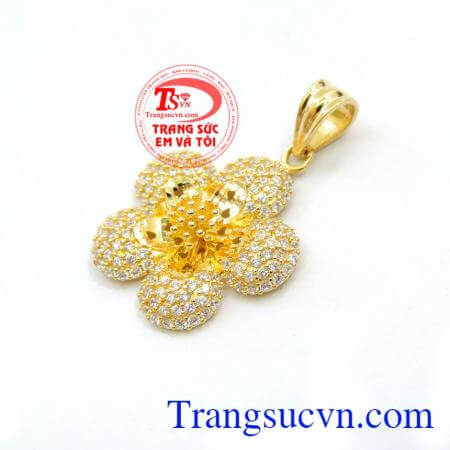 Sản phẩm kèm giấy kiểm định vàng chất lượng, giao hàng toàn quốc, có thu mua lại với thời hạn vĩnh viễn. Mặt Dây Bông Mai Vàng Quý Phái