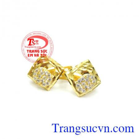 Bông hoa tai khinh vân tế nguyệt.Các cô nàng vốn là tín đồ của trang sức bạc hẳn không thể không yêu thiết kế bông tai bạc mới về này của Quà yêu thương.