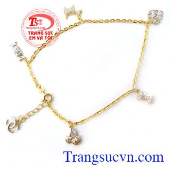 Lắc chân nữ được làm vàng chất lượng đảm bảo thiết kế tinh tế này chắc chắn sẽ làm hài lòng các bạn gái.