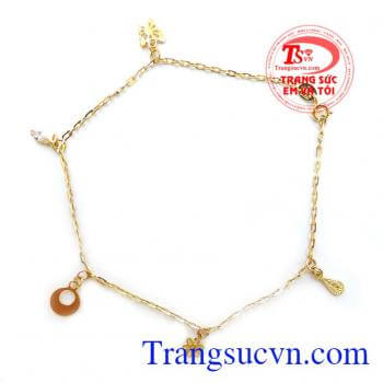 Chất liệu vàng 10k sáng bóng.