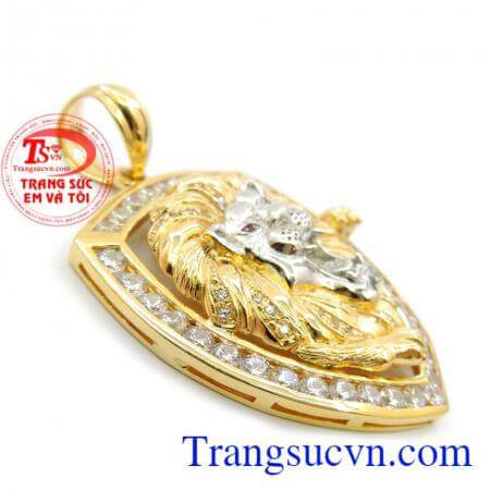 Kết hợp đeo mặt Nam báo vàng với dây chuyền nam vàng tạo nên bộ trang sức nam tuyệt vời