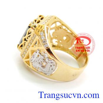 Nhẫn nam rồng đá đen, nhẫn nam vàng tây giá rẻ, nhẫn nam chạm khắc rồng hai bên má đẹp, thời trang, vàng tây 10k chuẩn chất lượng. Chiếc nhẫn nam rồng vàng chuẩn chất lượng, giao hàng toàn quốc