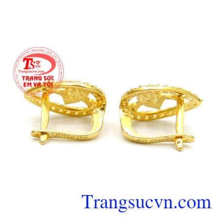 Bông tai dịu dàng như ngọc.