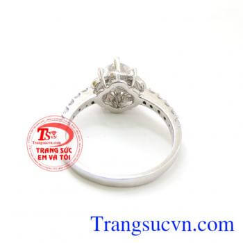 Nhẫn nữ kết nối yêu thương, nhẫn nữ vàng trắng 10k thiết kế tinh tế đến từng đường nét, chiếc nhẫn nữ bản nhỏ nhẹ nhàng là món quà ý nghĩa dành cho người ấy để thể hiện sự yêu thương trân trọng và mong muốn gắn kết suốt cuộc đời.