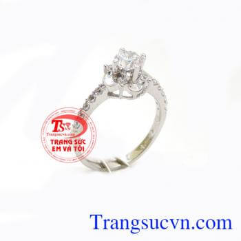 Nhẫn nữ kết nối yêu thương, nhẫn nữ vàng trắng 10k thiết kế tinh tế đến từng đường nét, chiếc nhẫn nữ bản nhỏ nhẹ nhàng là món quà ý nghĩa dành cho người ấy để thể hiện sự yêu thương trân trọng và mong muốn gắn kết suốt cuộc đời.