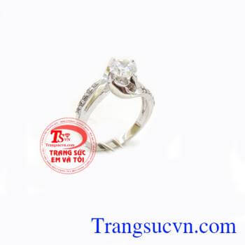 Chiếc nhẫn làm quà đính hôn vô cùng sang trọng và ý nghĩa mà người ấy xứng đáng được nhận. Chiếc nhẫn nữ đẹp, thời trang, nhẫn nữ vàng trắng 10k