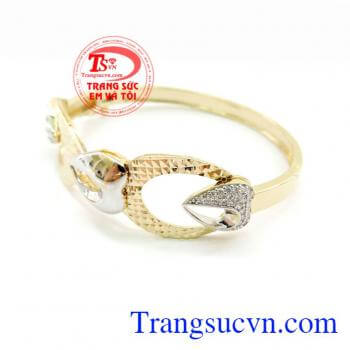 Vòng tay vàng món quà rất ý nghĩa và được phái mạnh lựa chọn tặng cho người mình yêu thương. Vòng Tay Vàng Tây Korea Nữ Sang Chảnh