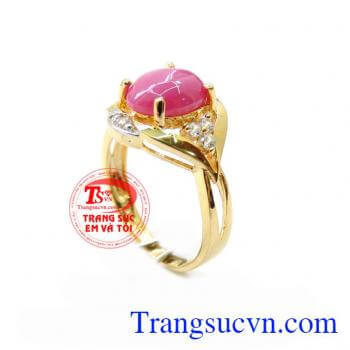 Chiếc Nhẫn Nữ Đá Hồng Xinh được thiết kế nhẹ nhàng đơn giản nhưng mang đầy vẻ sang trọng quý phái cho phái đẹp