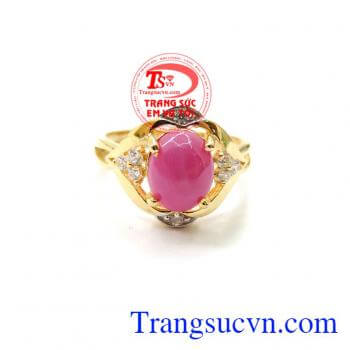 chiếc nhẫn được gắn đá nhân tạo , chiếc nhẫn vàng nữ sản phẩm đảm bảo chất lượng, được giao bán trên toàn quốc .