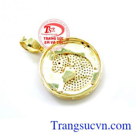 Kết hợp đeo mặt Nam báo vàng với dây chuyền nam vàng tạo nên bộ trang sức nam tuyệt vời