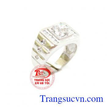 Nhẫn nam dấu chân tình yêu, chiếc nhẫn nam vàng trắng thiết kế theo kiểu dáng italy lấy ý tưởng từ bộ sưu tập Dấu chân tình yêu. Chiếc nhẫn tôn lên vẻ đẹp phóng khoảng của người đàn ông, vàng trắng 18k sang trọng. Chiếc nhẫn thời trang đẹp, lưu giữ những 