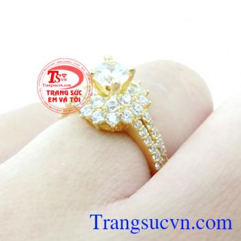 Nhẫn Vàng Gắn Đá Xinh Nhẫn nữ được khách hàng ưa chuộng là sản phẩm được nhiều phái nam lựa chọn để tặng cho người mình yêu thương . nhẫn nữ bảo hành 6 tháng giao toàn quốc, thanh toán an toàn.