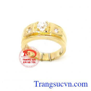 Còn những đôi bàn tay rắn chắc, mạnh mẽ lại phù hợp với các mẫu nhẫn có họa tiết hình con vật như: bọ cạp, ngựa, rồng phượng, đại bàng.... Nhận thiết kế nhẫn theo yêu cầu