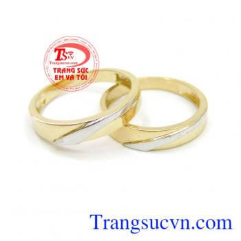 Cặp Nhẫn Cưới Hòa Quyện phù hợp với tất cả các bạn trẻ đang yêu và đã yêu, thể hiện tình yêu sánh bước bên nhau đi đến hết cuộc đời tượng trưng cho một tình yêu đẹp
