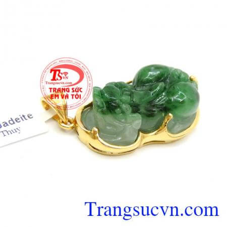 Tỳ Hưu có các đặc điểm: miệng to, ngực to, mông to nhưng không có hậu môn để chỉ hút của cải vào mà không làm mất đi cái gì