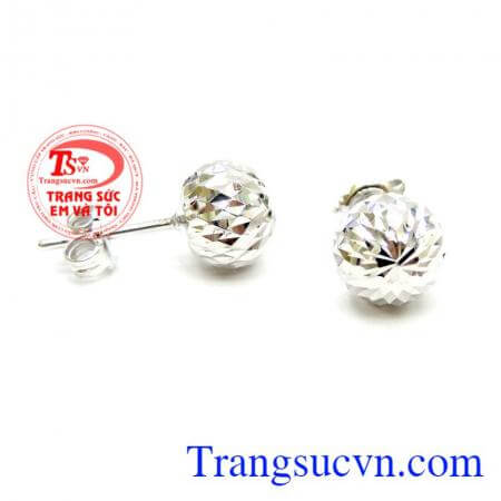 Dễ dàng kết hợp trang phục. Sản phẩm uy tín chất lượng giao bán trên toàn quốc. Hoa Tai Dior Vàng Trắng Tinh Tế