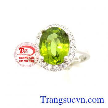 Nhẫn nữ peridot 18k, nhẫn peridot xanh thời trang, nhẫn nữ vàng trắng 18k đính đá peridot sang trọng cho phái nữ, chiếc nhẫn tôn lên vẻ đẹp vô cùng cao quý và quyến rũ, là món quà ý nghĩa dành cho người phụ nữ của bạn