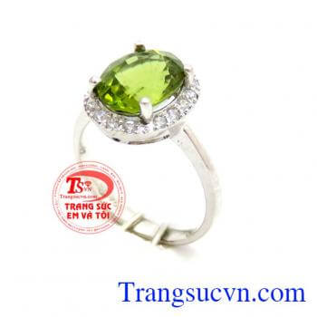 Nhẫn nữ peridot 18k, nhẫn peridot xanh thời trang, nhẫn nữ vàng trắng 18k đính đá peridot sang trọng cho phái nữ, chiếc nhẫn tôn lên vẻ đẹp vô cùng cao quý và quyến rũ, là món quà ý nghĩa dành cho người phụ nữ của bạn