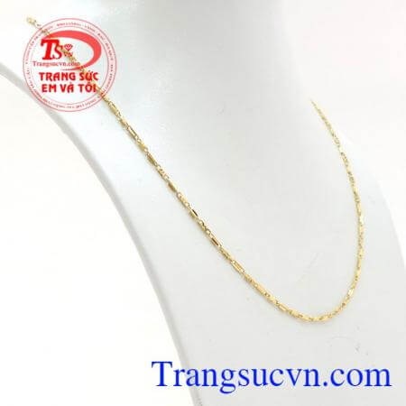 chiếc dây chuyền nhỏ nhắn xinh xắn thích hợp làm quà tặng cho người ấy nhân dịp kỉ niệm đặc biệt của 2 người